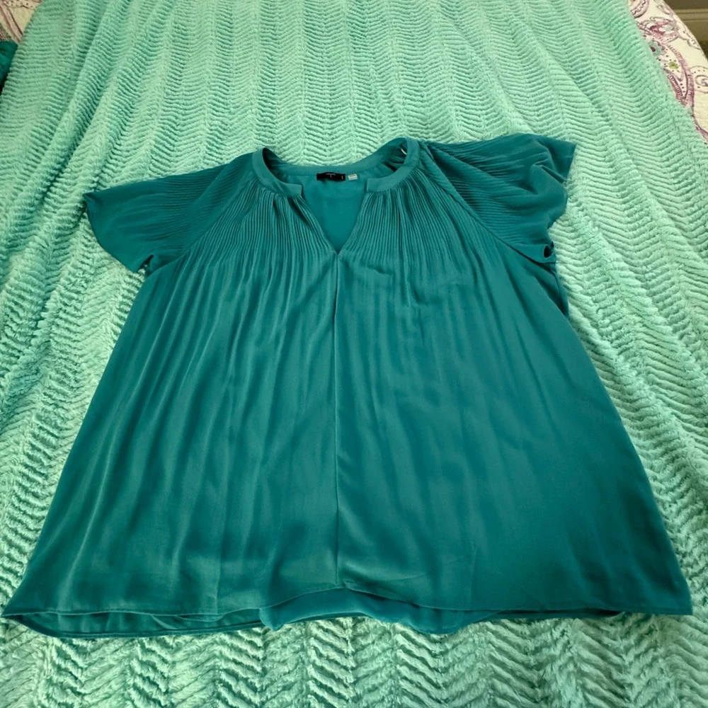 Tahari Turquoise Flutter Sleeve Blouse with Pleated Details 2x - Picture 7 of 11
